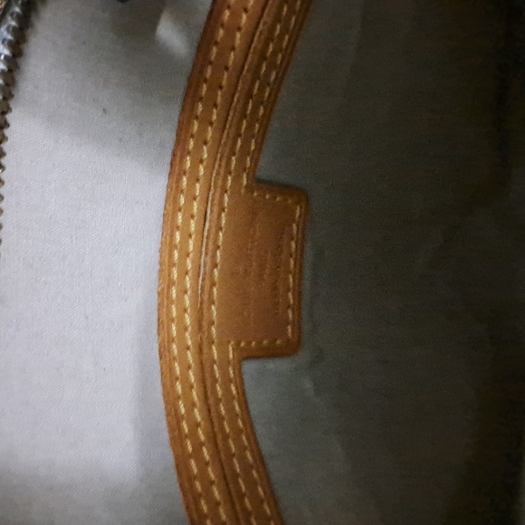 Louis Vuitton Purse - Picture 9 of 15